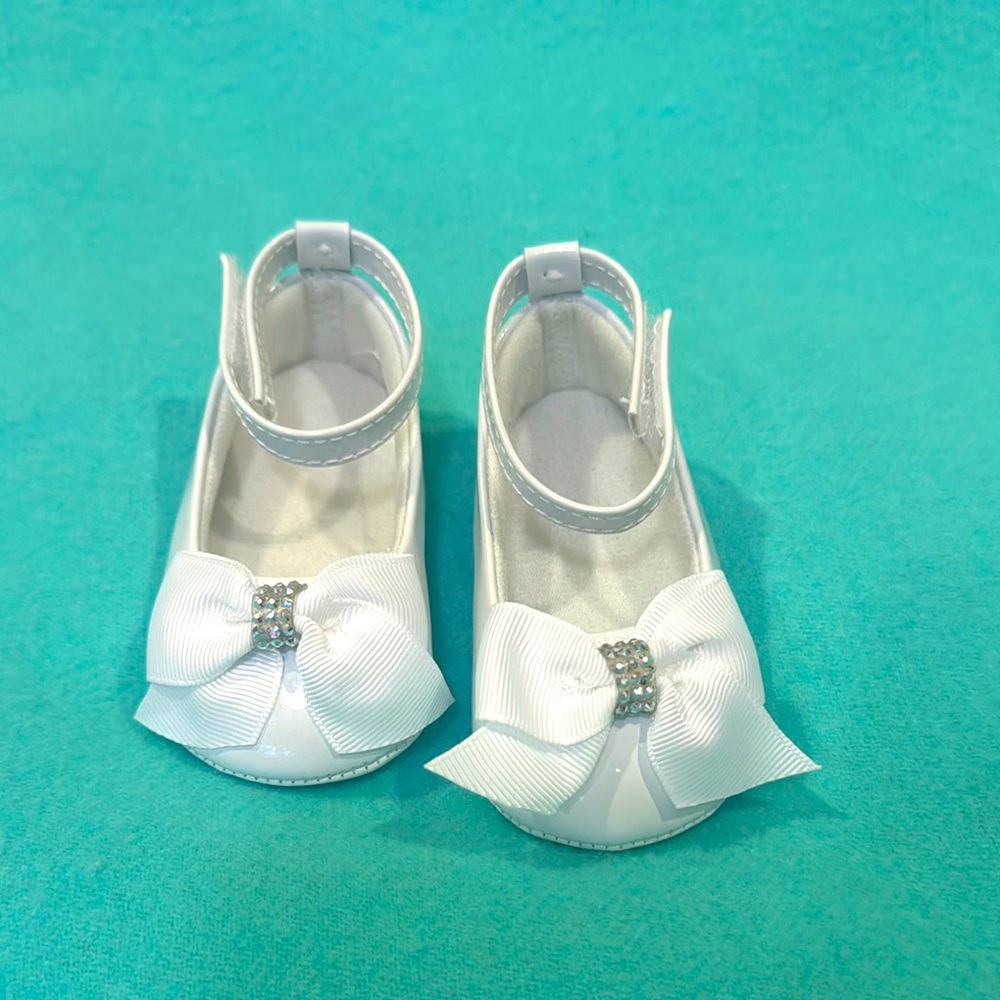 Elegant EUC White Baby Shoes with Bow.